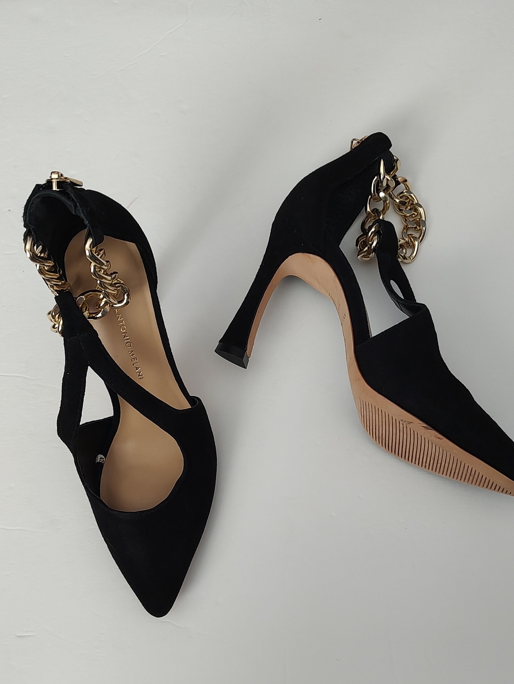 New ANTONIO MELANI Leather Black Suede Pointed-Toe Heels with Gold Chain Sz 5.5